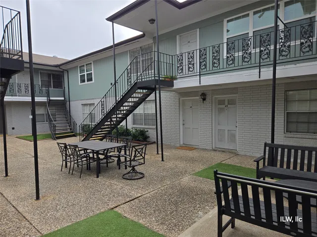 a view of a house with backyard and deck