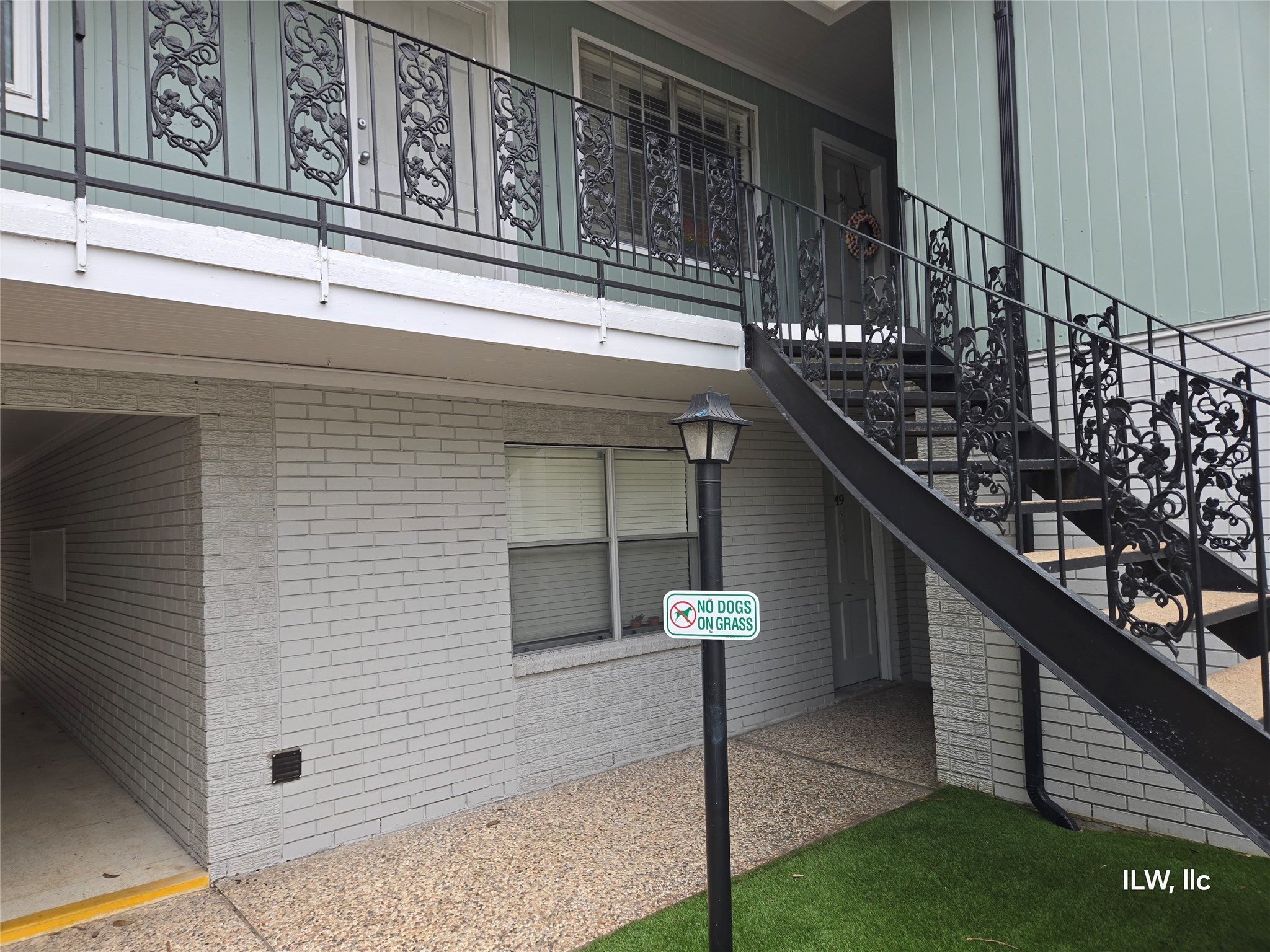 815 Harvard Street, Unit 30 Houston, TX 77007 - Photo 8 of 17 a view of entryway