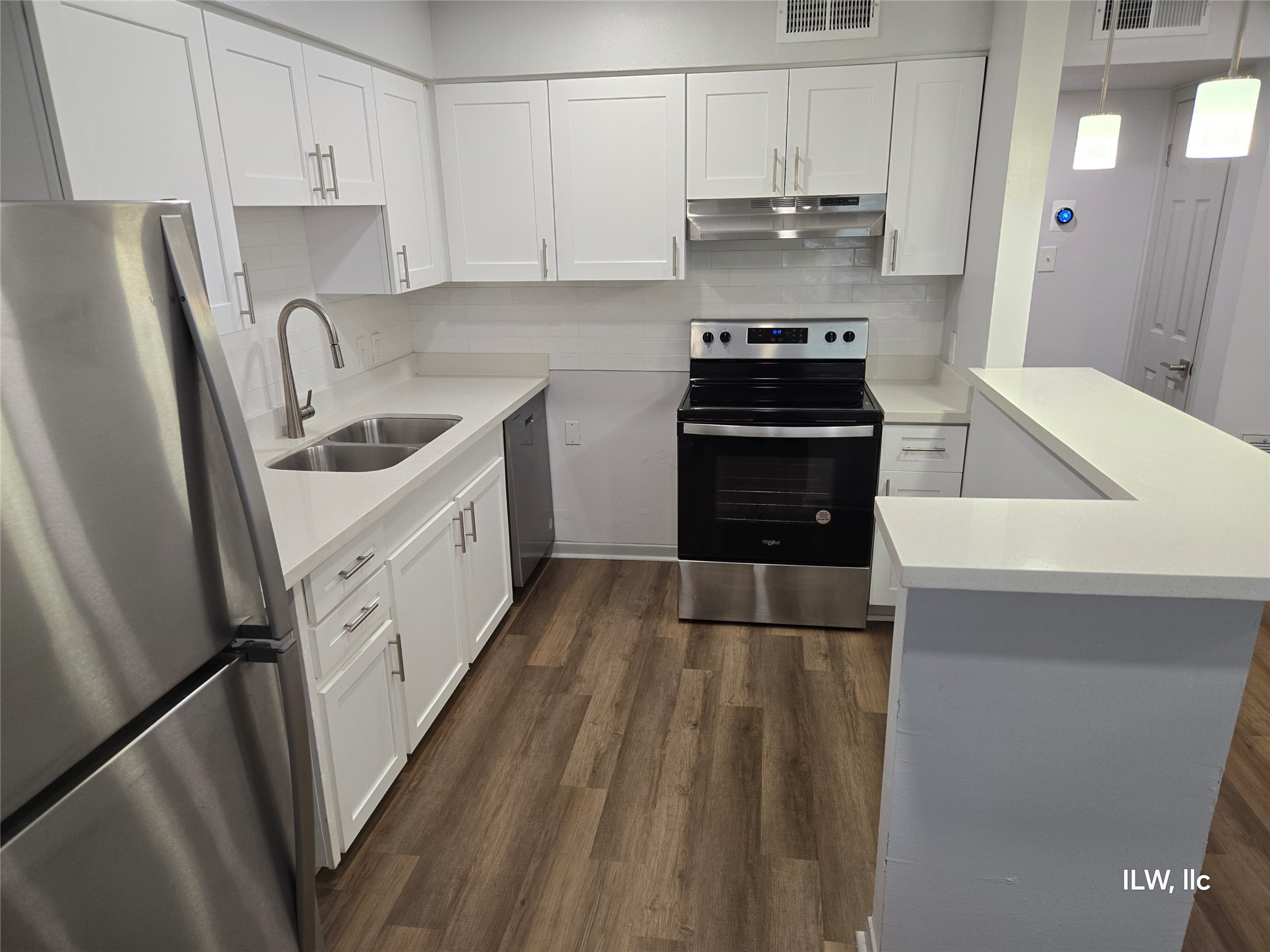 815 Harvard Street, Unit 30 Houston, TX 77007 - Photo 10 of 17 a kitchen with granite countertop a sink stove and refrigerator