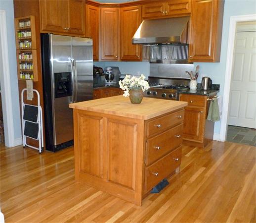 39 York Road Wayland, MA 01778 - Photo 3 of 10
