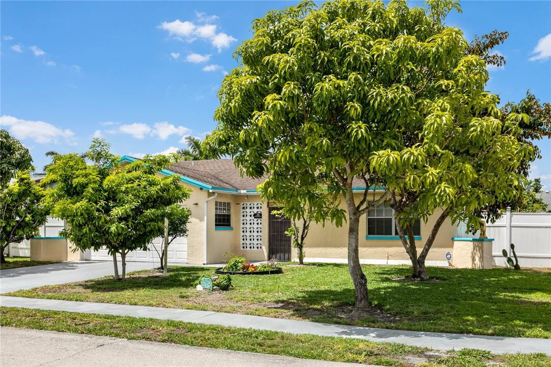 9135 Southwest 18th Street Boca Raton, FL 33428 - Photo 2 of 26 Photo 2
