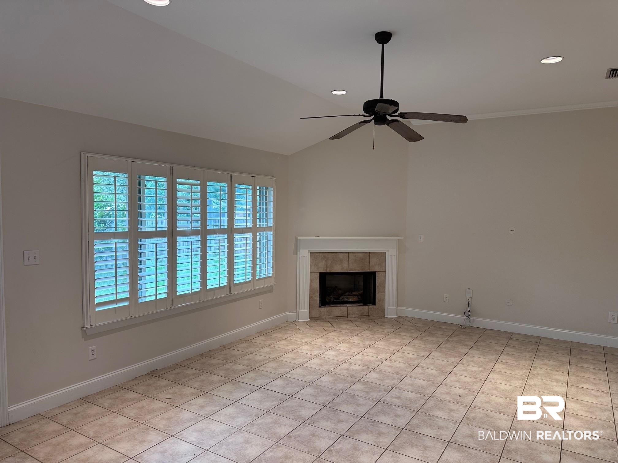 10301 Windmill Road Fairhope, AL 36532 - Photo 4 of 18 Family Room