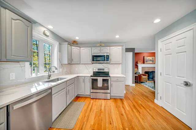 $929,900 | 8 Stonewall Way, Newmarket, NH 03857