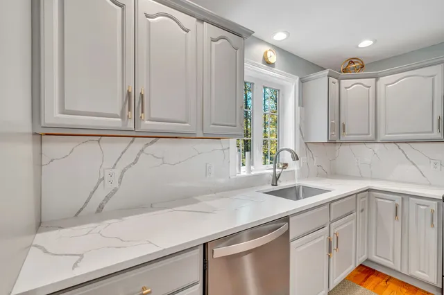 $929,900 | 8 Stonewall Way, Newmarket, NH 03857