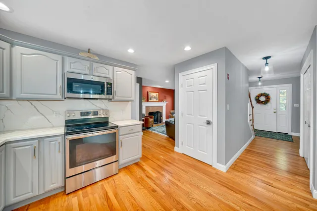 $929,900 | 8 Stonewall Way, Newmarket, NH 03857