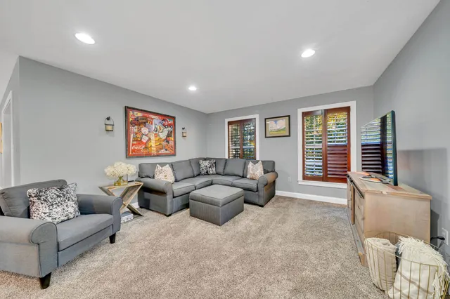 $929,900 | 8 Stonewall Way, Newmarket, NH 03857