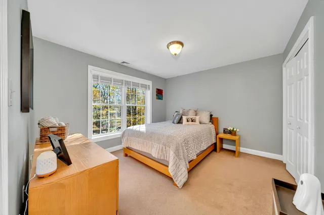 $929,900 | 8 Stonewall Way, Newmarket, NH 03857