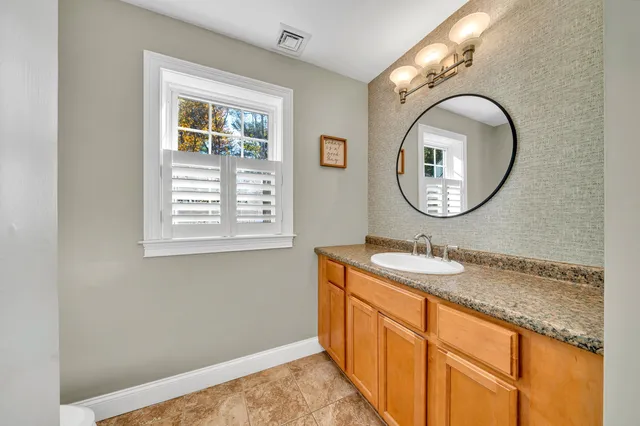 $929,900 | 8 Stonewall Way, Newmarket, NH 03857