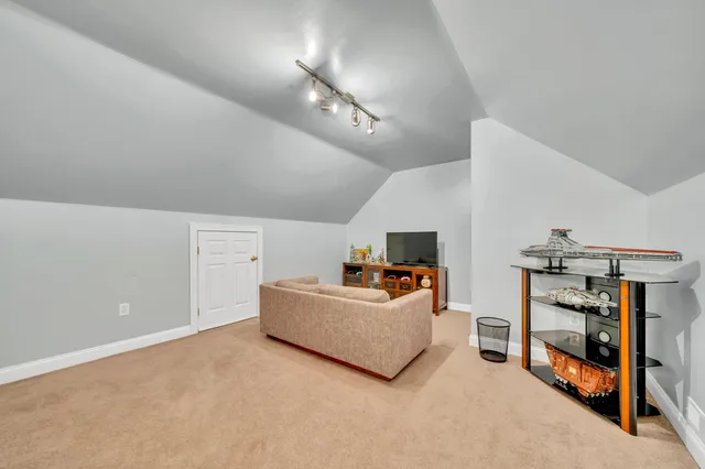 $929,900 | 8 Stonewall Way, Newmarket, NH 03857