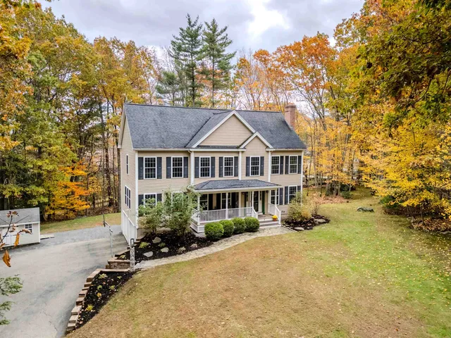 $929,900 | 8 Stonewall Way, Newmarket, NH 03857