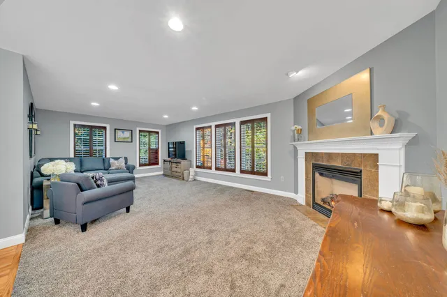 $929,900 | 8 Stonewall Way, Newmarket, NH 03857