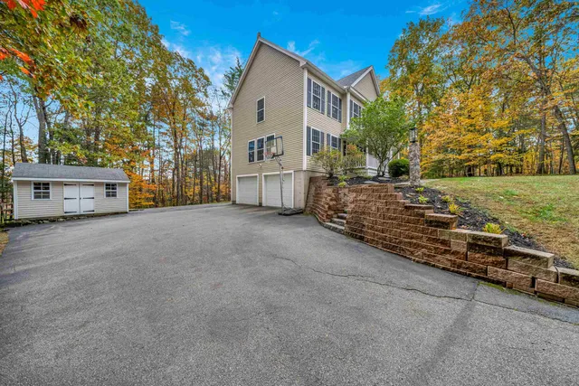 $929,900 | 8 Stonewall Way, Newmarket, NH 03857
