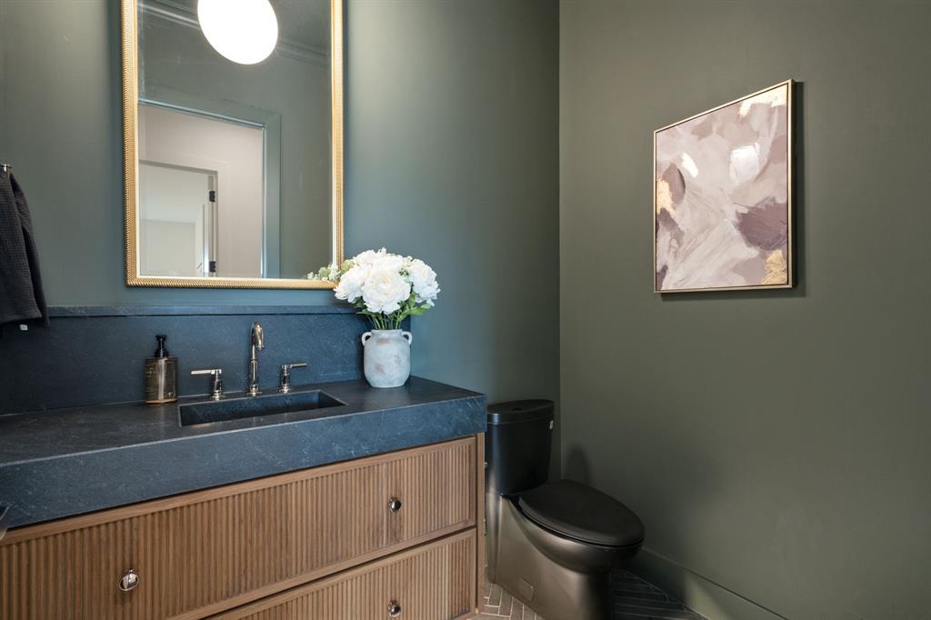 3316 Ferguson Road Grapevine, TX 76092 - Photo 21 of 39 a bathroom with a toilet sink and mirror
