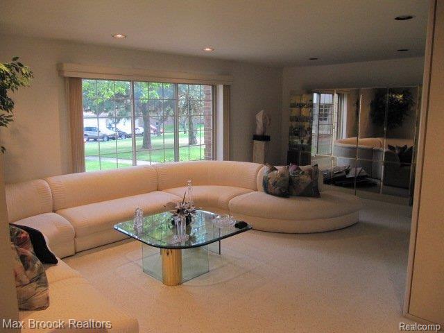 29666 Middlebelt Road, Unit 5 Farmington, MI 48334 - Photo 9 of 11 livingroom4
