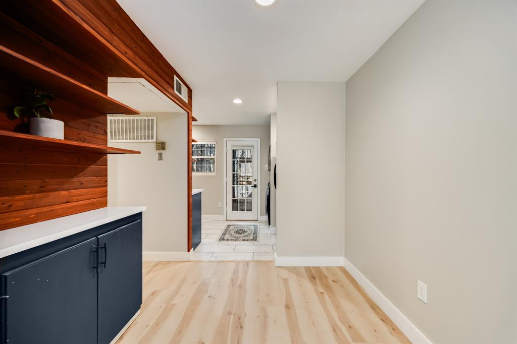 3500 Routh Street, Unit 6 Dallas, TX 75219 - Photo 4 of 17 Dry bar and dining area.