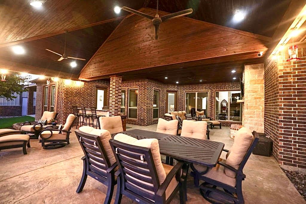 1387 Shadow Lakes Drive Wills Point, TX 75169 - Photo 28 of 33 a outdoor dining space with furniture and outdoor view