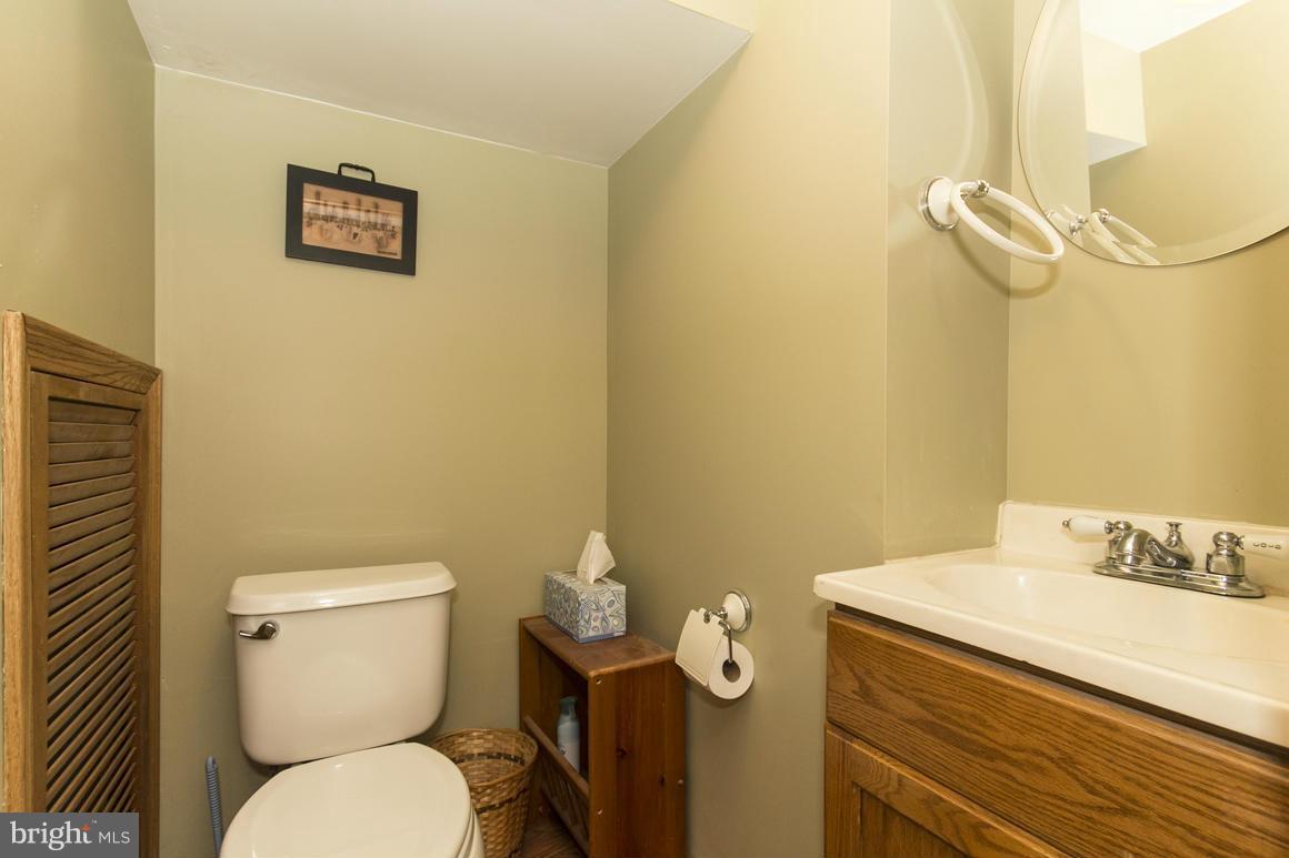 1035 Foxridge Lane Baltimore, MD 21221 - Photo 8 of 15 Bath