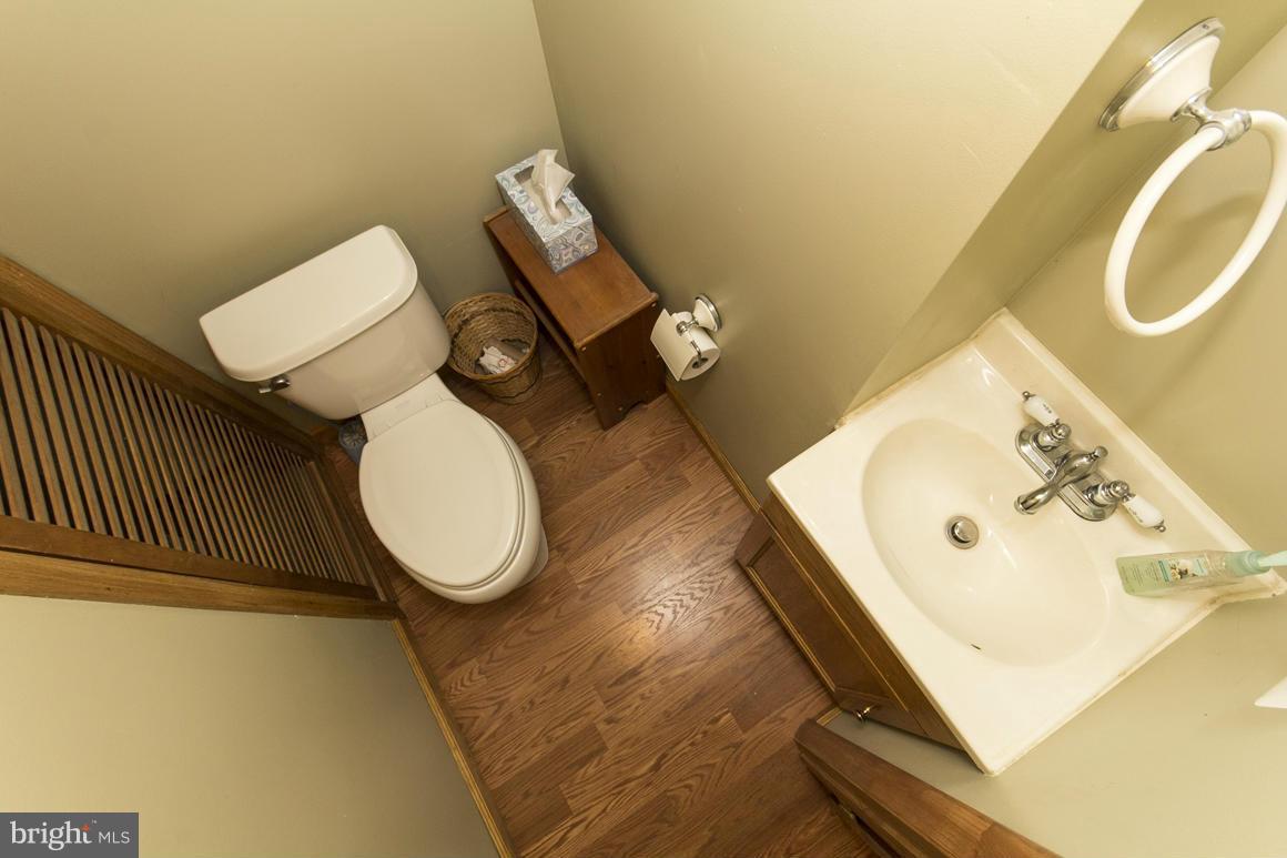 1035 Foxridge Lane Baltimore, MD 21221 - Photo 9 of 15 Bath
