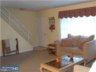 15 Halfturn Road Levittown, PA 19056 - Photo 2 of 10 Living Room