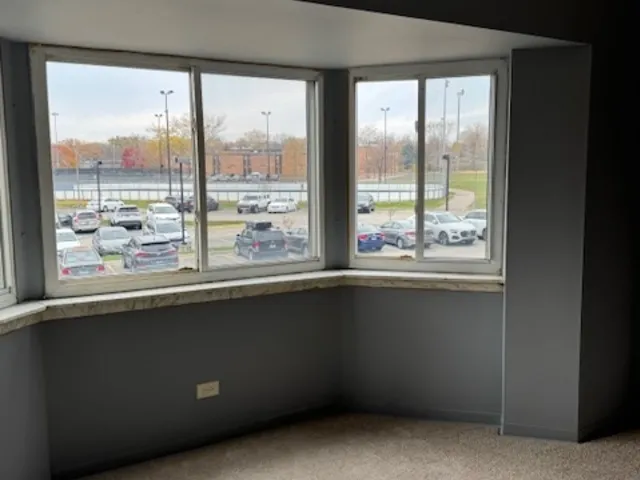 $2,000 | 220 South Roselle Road, Unit 224, Schaumburg, IL 60193