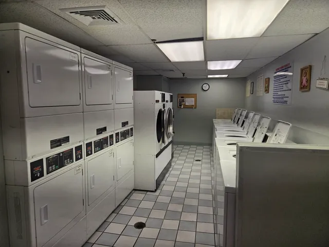 $2,000 | 220 South Roselle Road, Unit 224, Schaumburg, IL 60193