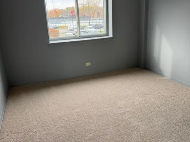 $2,000 | 220 South Roselle Road, Unit 224, Schaumburg, IL 60193