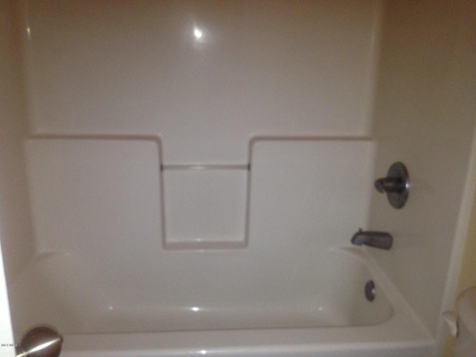 16089 Cook Road, Unit A B C D Biloxi, MS 39532 - Photo 7 of 24 MASTER BATH TUB