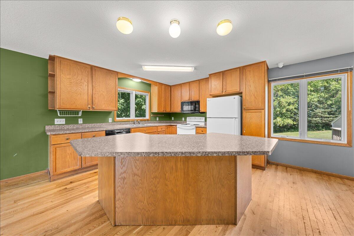 698 Baker Road Hudson, WI 54016 - Photo 2 of 35 Kitchen