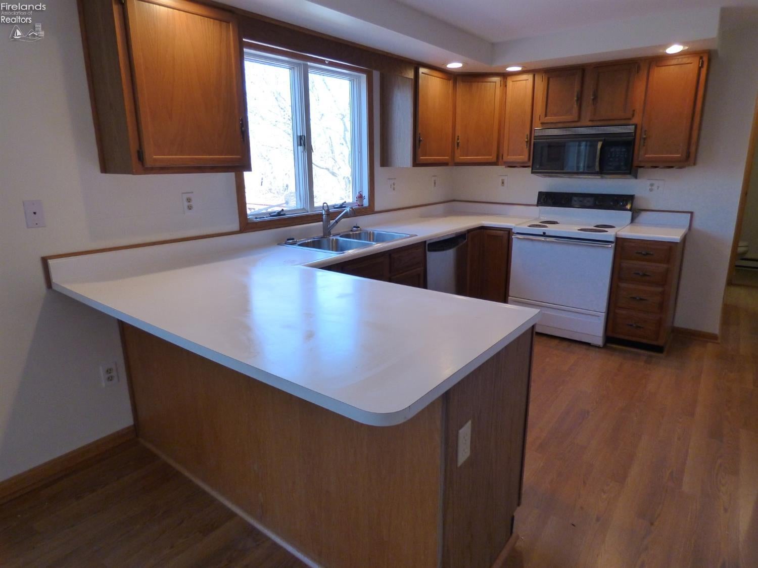 1671 Airline Road Put In Bay, OH 43456 - Photo 9 of 28 Gallery Image 9