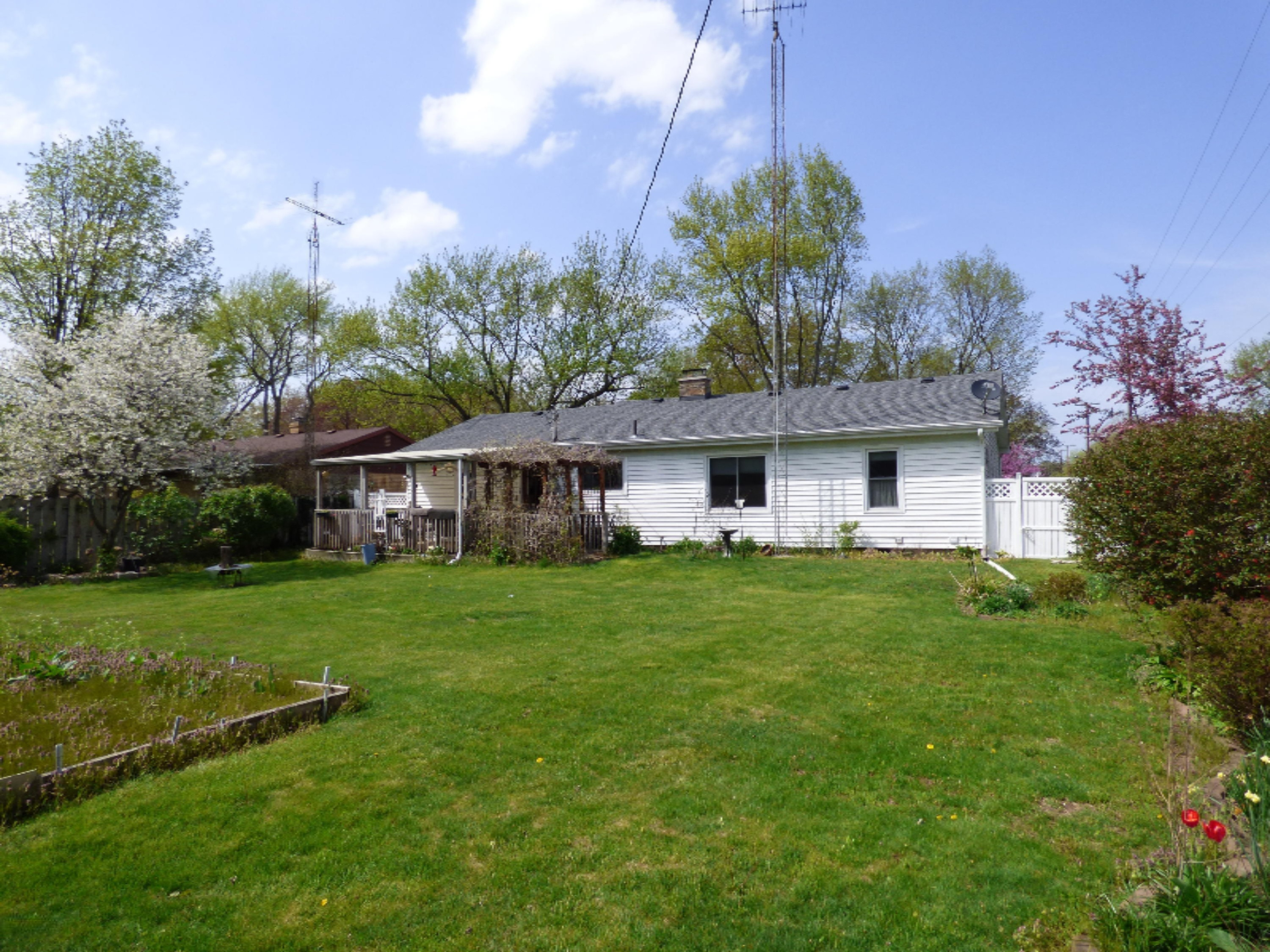 422 Gary Avenue Benton Harbor, MI 49022 - Photo 15 of 35 P1020435