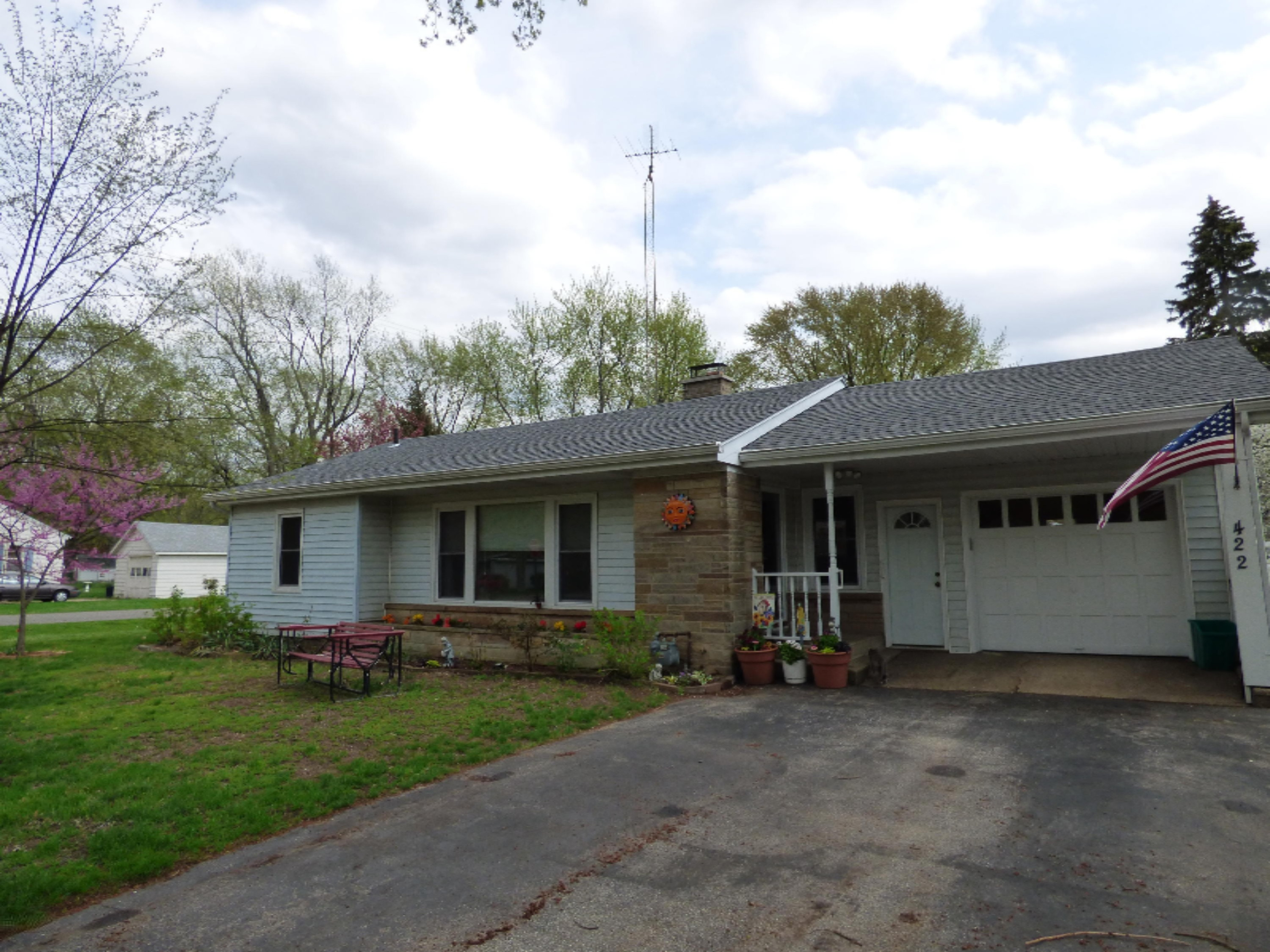 422 Gary Avenue Benton Harbor, MI 49022 - Photo 10 of 35 P1020471