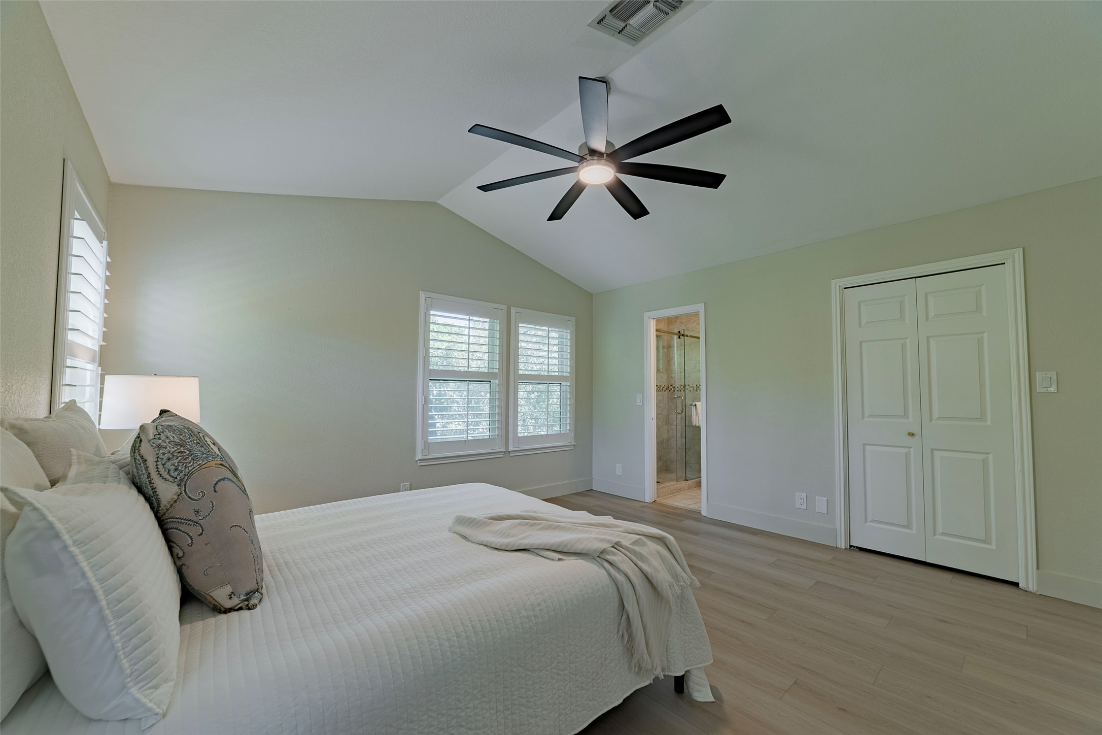 2500 Quarry Road, Unit 5 Austin, TX 78703 - Photo 11 of 23 a bedroom with a bed and a window