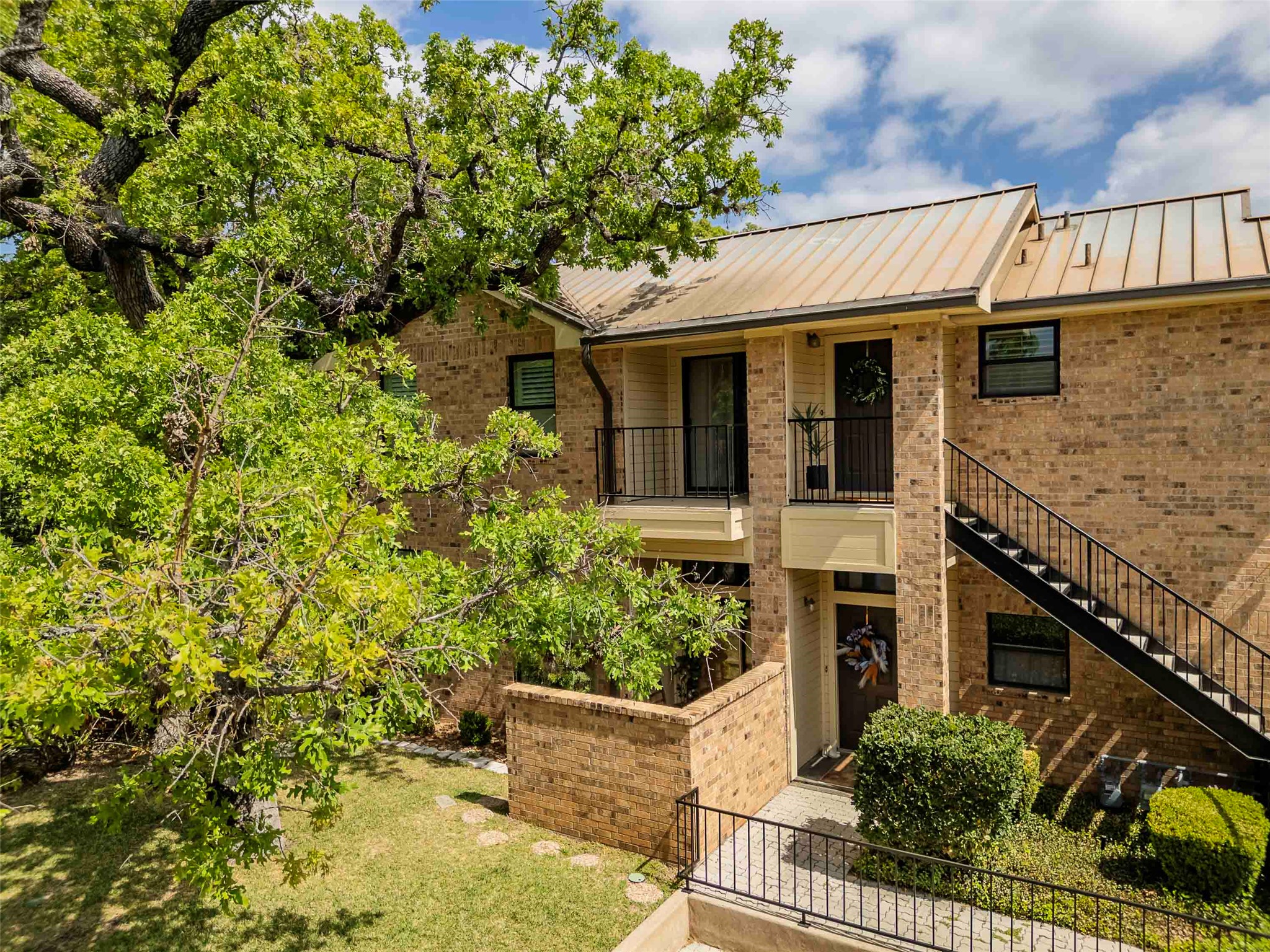 2500 Quarry Road, Unit 5 Austin, TX 78703 - Photo 3 of 23 front view of a house with a yard