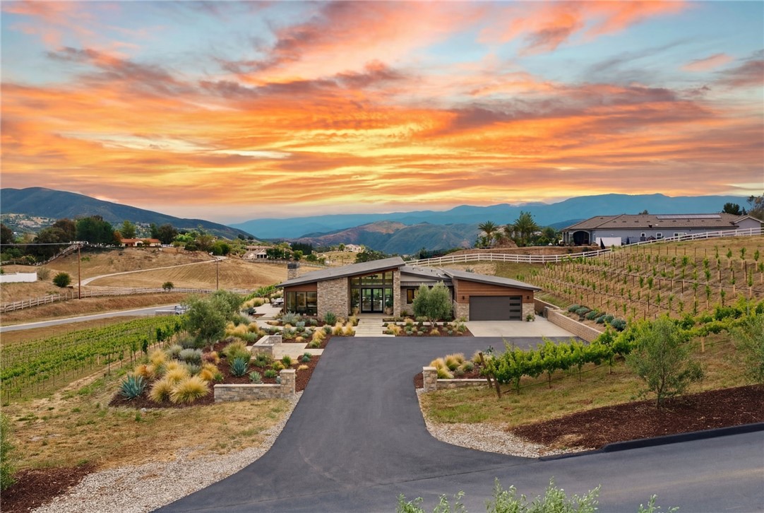 36191 Summit Circle Temecula, CA 92592 - Photo 12 of 33 a view of a city