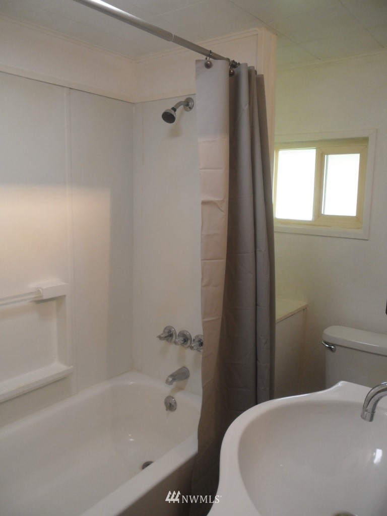 211 Endresen Road Hoquiam, WA 98550 - Photo 8 of 19 Gallery Image 8