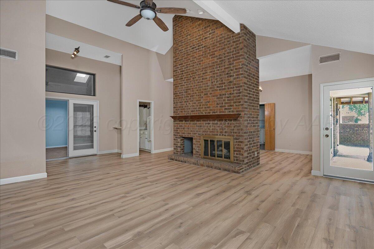 4102 Stony Point Amarillo, TX 79121 - Photo 12 of 28 Living Room