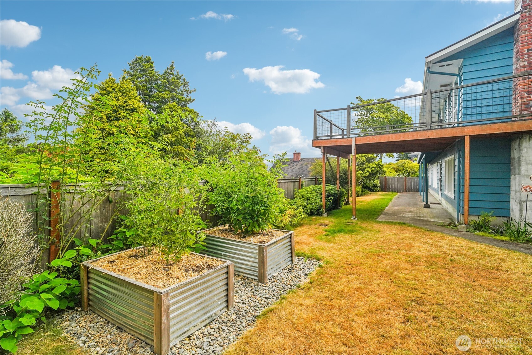 715 35th Street Everett, WA 98201 - Photo 33 of 36 a view of a chairs and table in the patio