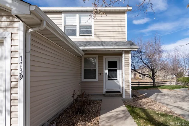 a view of house with a yard
