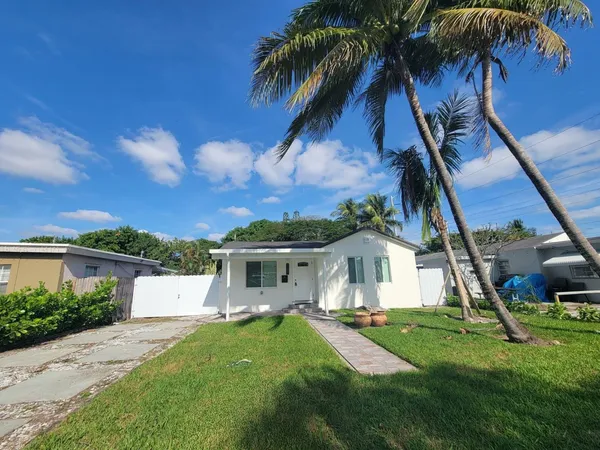 $3,200 | 2207 Taft Street, Hollywood, FL 33020