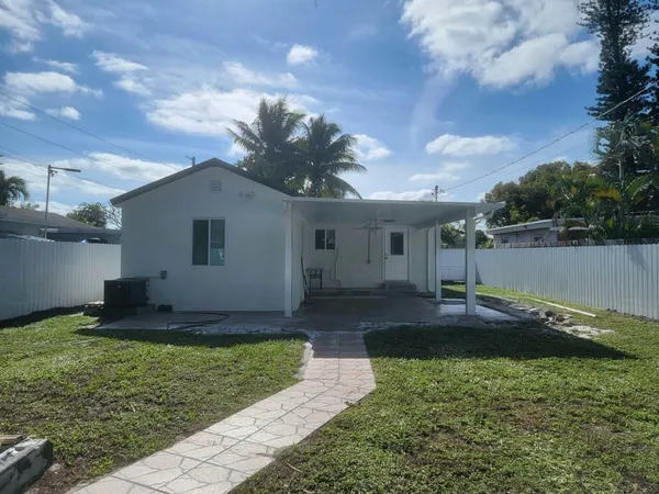 $3,200 | 2207 Taft Street, Hollywood, FL 33020