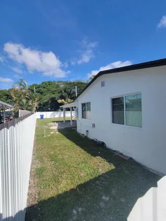 $3,200 | 2207 Taft Street, Hollywood, FL 33020