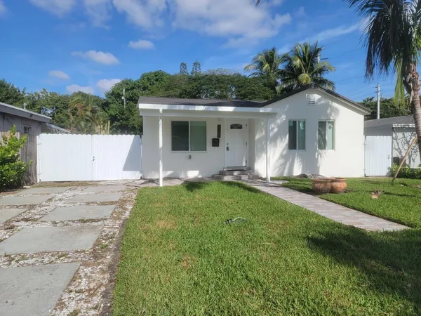 $3,200 | 2207 Taft Street, Hollywood, FL 33020