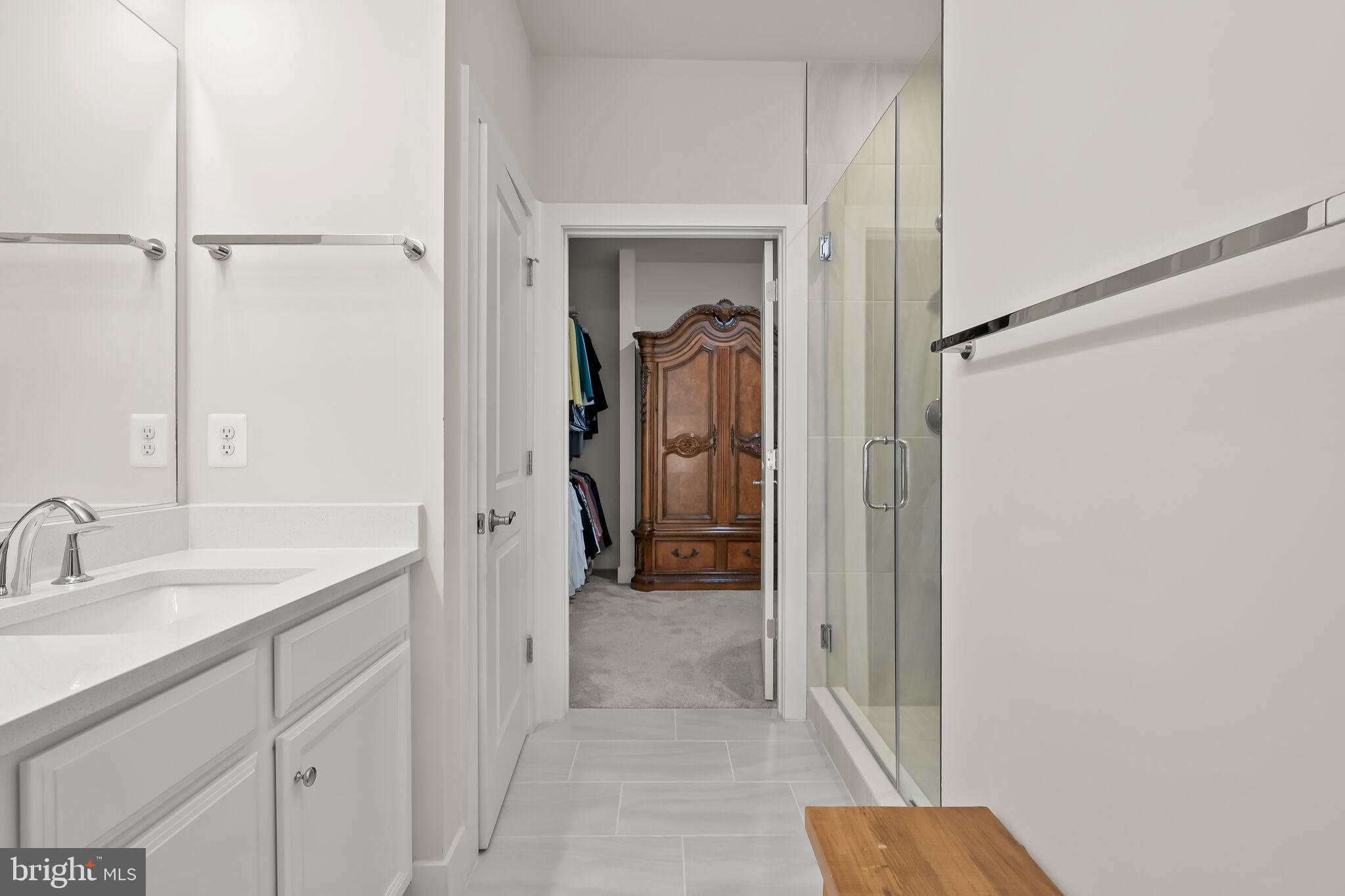 22112 Plover Street Clarksburg, MD 20871 - Photo 21 of 46 Frameless shower