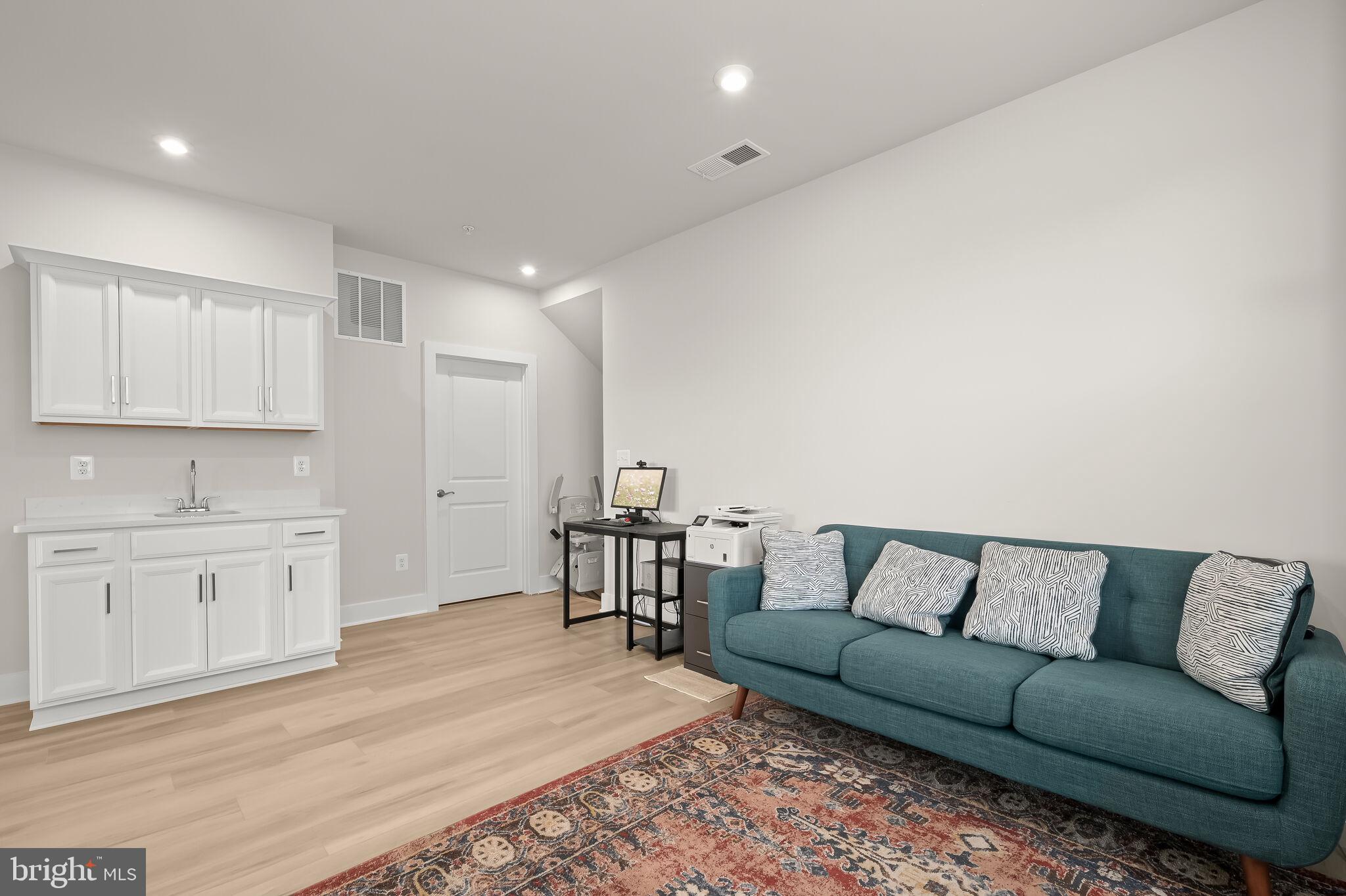 22112 Plover Street Clarksburg, MD 20871 - Photo 4 of 46 Upper level loft, wet bar, 3 bedrooms & full bath