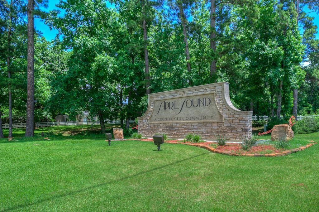1413 East April Villa, Unit B Conroe, TX 77356 - Photo 25 of 33 a view of a garden with an outdoor space