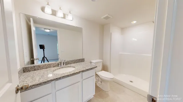 $3,400 | 2731 Bristol Rdg Drive, Ann Arbor, MI 48105