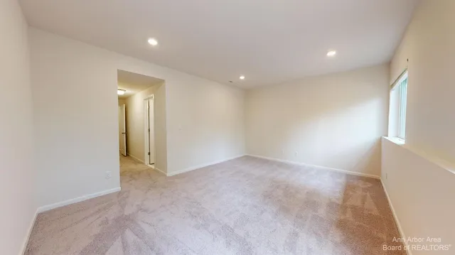 $3,400 | 2731 Bristol Rdg Drive, Ann Arbor, MI 48105