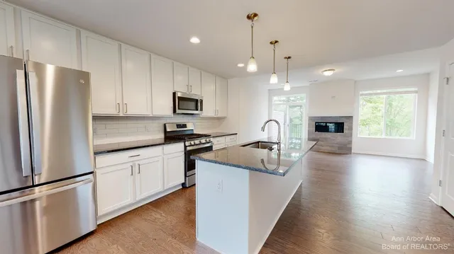 $3,400 | 2731 Bristol Rdg Drive, Ann Arbor, MI 48105