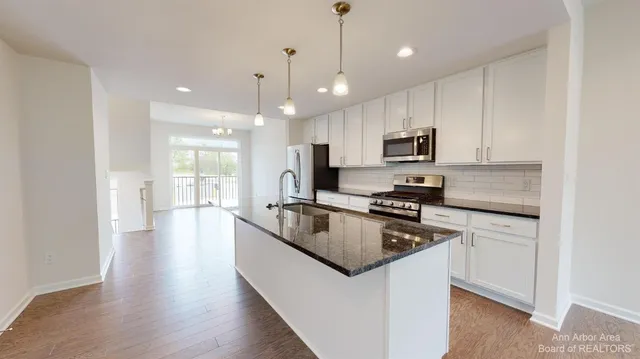 $3,400 | 2731 Bristol Rdg Drive, Ann Arbor, MI 48105