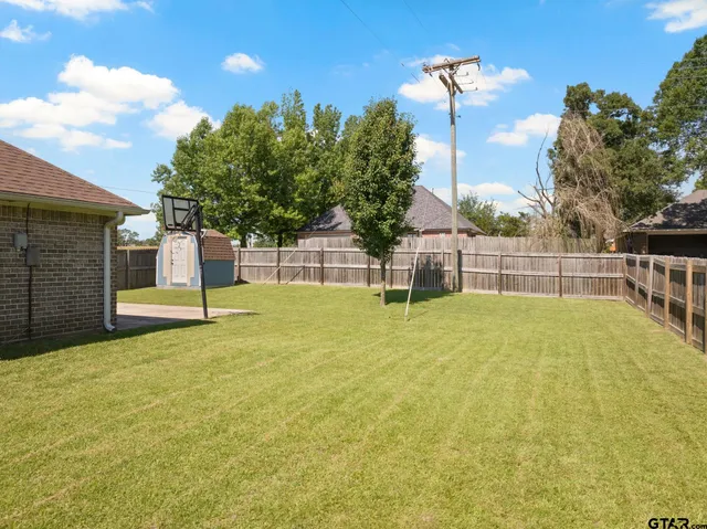 a view of a house with basketball court